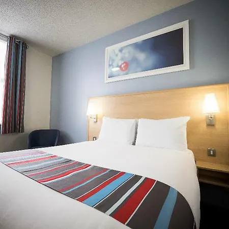 Travelodge 3*