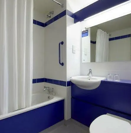 Travelodge Hotel 3*