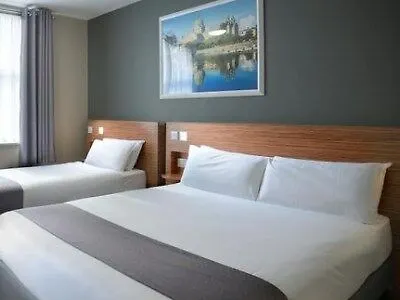 Travelodge 3*