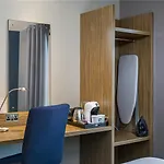 Travelodge Hotel 3*