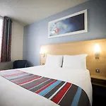 Travelodge 3*