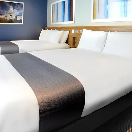 Travelodge فندق